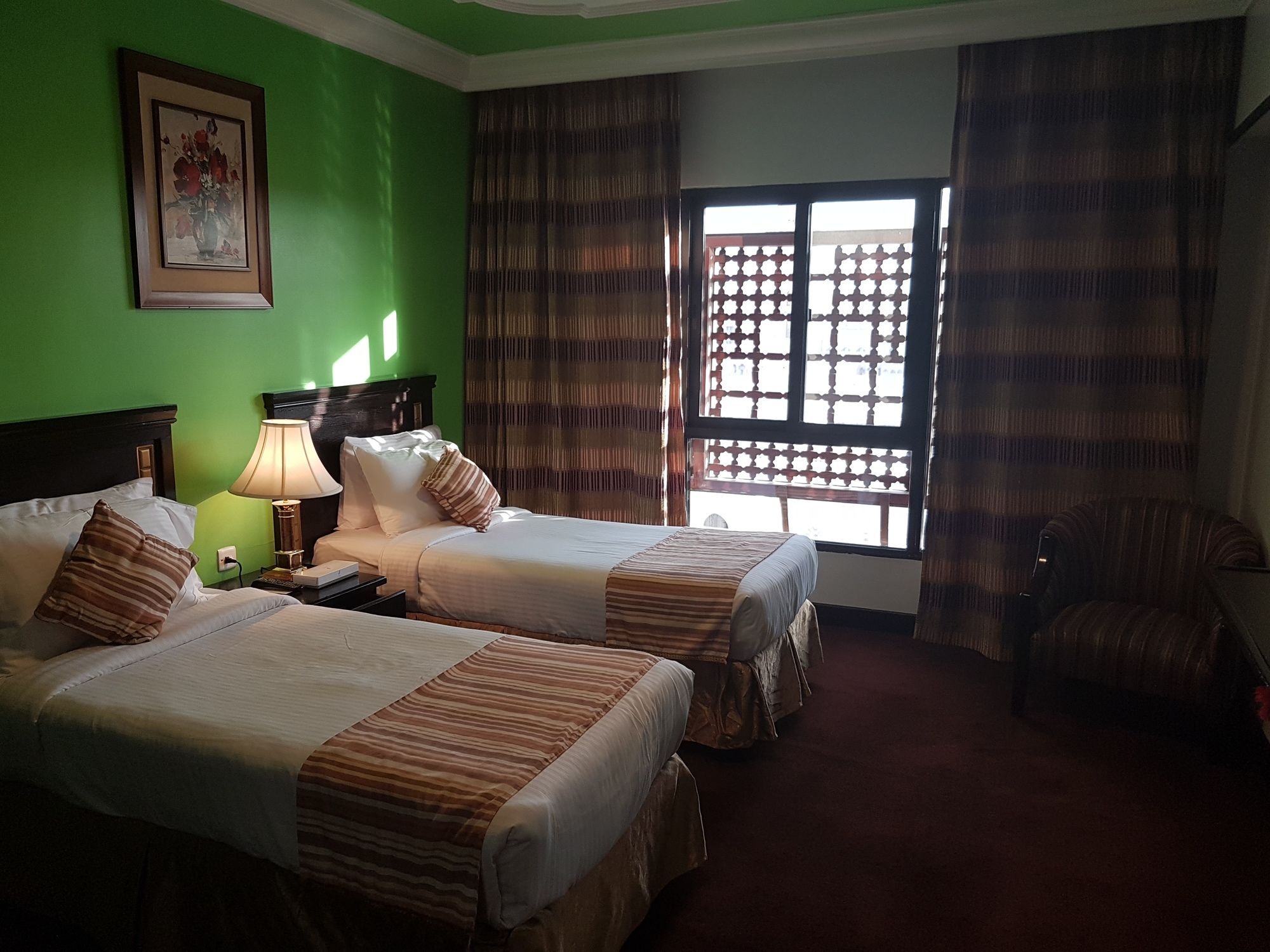Отель Taiba Madinah Медина Экстерьер фото A room at the hotel