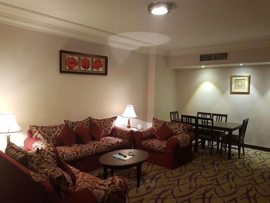 Отель Taiba Madinah Медина Номер фото A suite at the hotel
